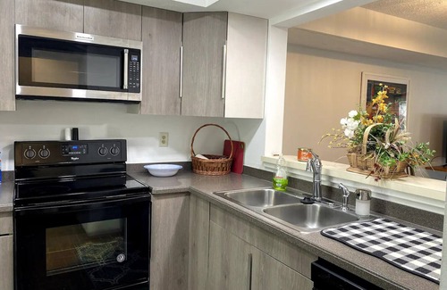 Dayton House | Lovely 3 Bedroom Condo in Centerville!