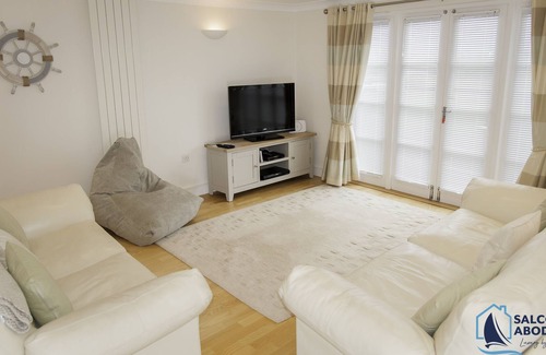 Thurlestone Apartment | Lovely 3 bedroom duplex apartment - just a short walk from the beach!