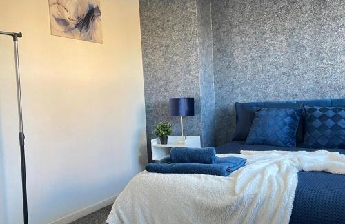 Stanwell House | Lovely 3 Bedroom Home Heathrow Airport
