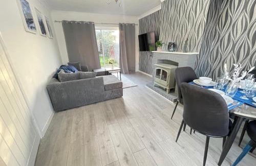 Stanwell House | Lovely 3 Bedroom Home Heathrow Airport