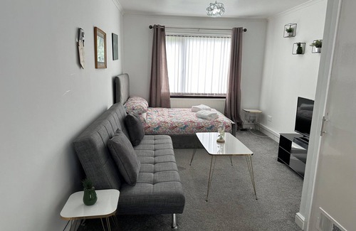 Peterlee House | Lovely 3 bedroom house close to city centre, 34, Gloucester place , Durham