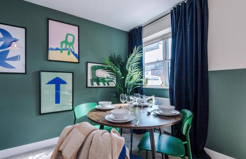 Grimsby House | Lovely 3 Bedroom House in Grimsby with WiFi & Parking Sleeps7 by PureStay