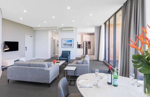 Waterloo Apartment | Lovely 3 Bedroom Park Suite at Waterloo Sydney