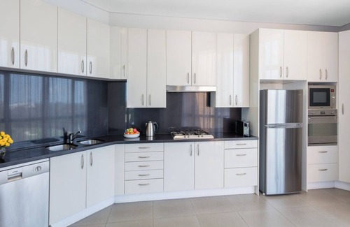 Waterloo Apartment | Lovely 3 Bedroom Park Suite at Waterloo Sydney