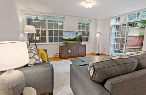 Clarendon Apartment | Lovely 3-Bedroom Townhouse Apartment