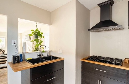 Logan Heights Apartment | Lovely 3 bedroom unit in the heart of San Diego