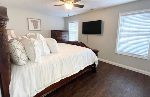 Bowling Green Apartment | Lovely 3-bedroom unit with king bed-near WKU