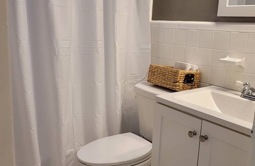 Overbrook House | Lovely 3 Bedrooms town home located in a quiet area