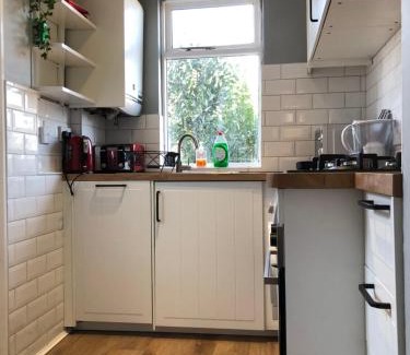 Walkley House | Lovely 3 beds house 6 guests King beds