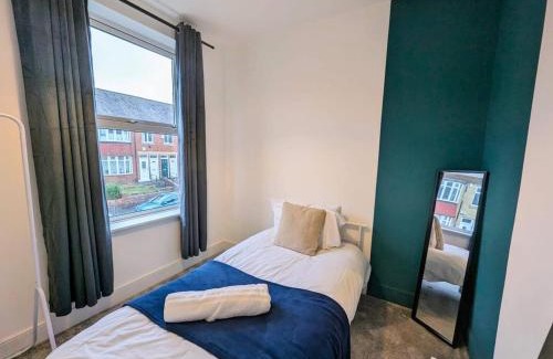Gateshead Apartment | Lovely 3 Br Flat For Family, Friends And Workers
