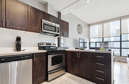 Bay Street Corridor Apartment | Lovely 3-BR in DT Toronto