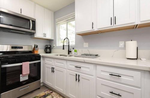 Los Angeles Apartment | Lovely 3bedroom condo with free parking on premise