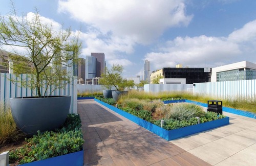 Little Tokyo Apartment | Lovely 3BR Apt w/Balcony & Rooftop Pool + Views