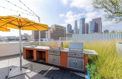 Little Tokyo Apartment | Lovely 3BR Apt w/Balcony & Rooftop Pool + Views