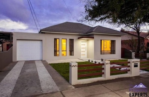 Cowandilla House | Lovely 3BR House w/secure carport, only 5min drive to Airport, City and Beaches