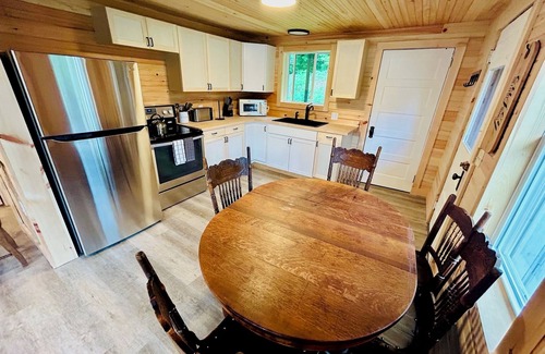 Dedham Cabin | Lovely 3BR Lakefront Cottage @ Jenkins Beach #1