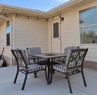 Manor House | Lovely 3BR with King Bed,15 Min from Downtown Austin
