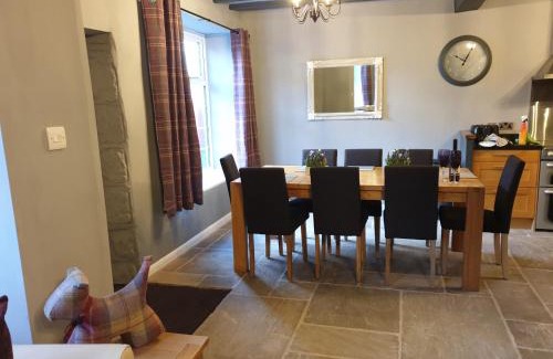 Newton Grange House | Lovely 4 bed house sleeping 8 near Ashbourne