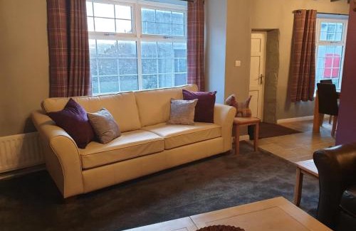 Newton Grange House | Lovely 4 bed house sleeping 8 near Ashbourne