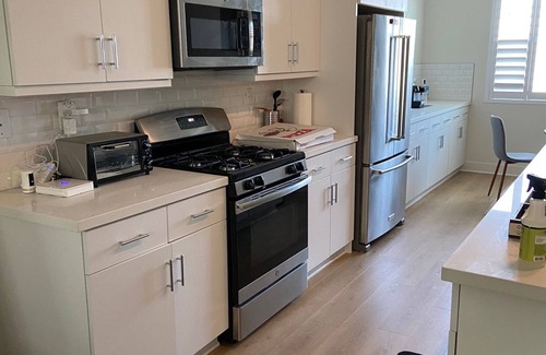 Platinum Triangle House | Lovely 4 bedroom close to Disney and Stadiums