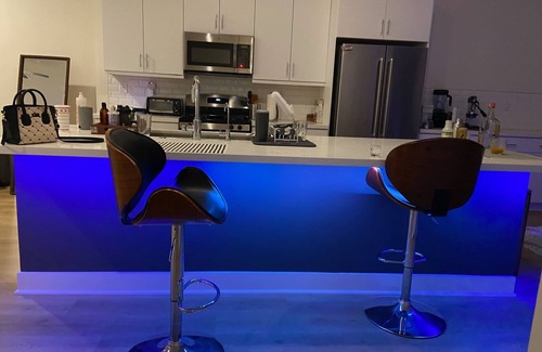 Platinum Triangle House | Lovely 4 bedroom close to Disney and Stadiums