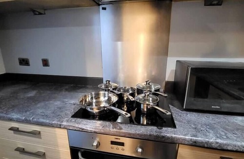 West Thurrock House | Lovely 4 bedroom home with private parking