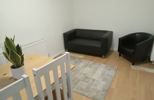 Chatham House | Lovely 4-bedroom house with WiFi in charming Chatham