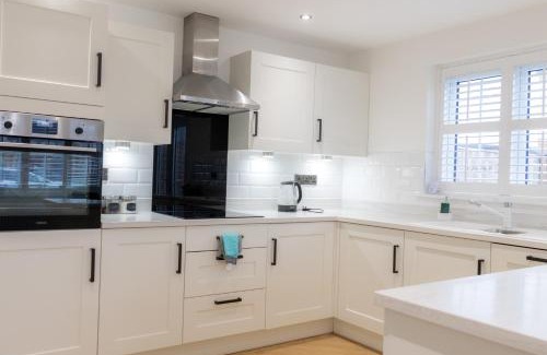 Doncaster House | Lovely 4 Bedroom House Near Doncaster Racecourse!