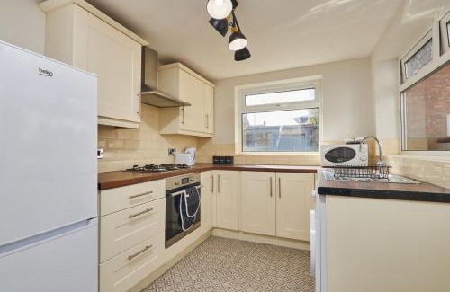 Hartlepool House | Lovely 4-Bedroom House in Hartlepool - Street Parking