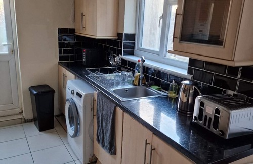 Walthamstow House | Lovely 4-bedroom house, 5 minutes from three stations, loads of local shops.