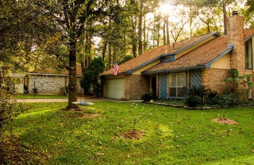 Panther Creek House | Lovely 4-bedroom house in downtown of The Woodlands