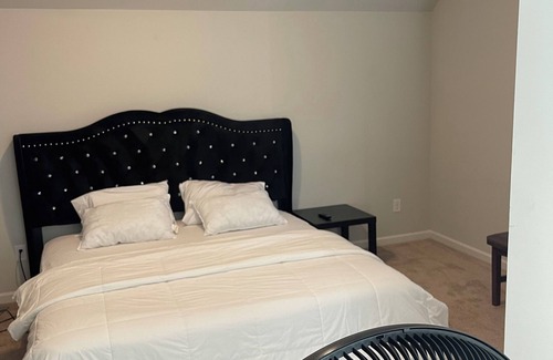 Church Street House | Lovely 4-bedroom house with AC in Fairburn