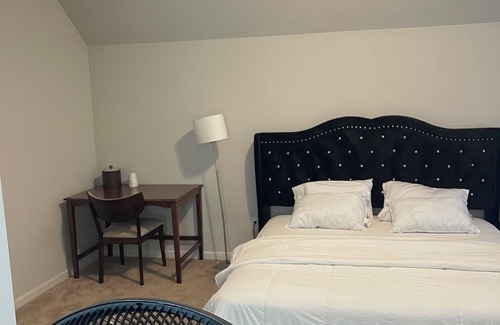 Church Street House | Lovely 4-bedroom house with AC in Fairburn