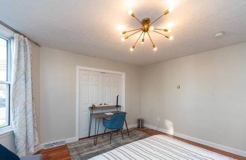 Malden House | Lovely 4-bedroom near Boston with WFH setup