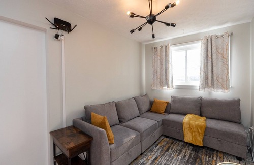 Malden House | Lovely 4-bedroom near Boston with WFH setup