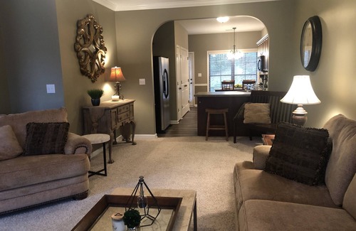 Hoover House | Lovely 4 bedroomTownhome - central to RTJ Golf and Hoover Met