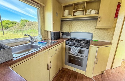 Louth House | Lovely 4 berth caravan for hire at Sunnydale Holiday Park ref 35225KC