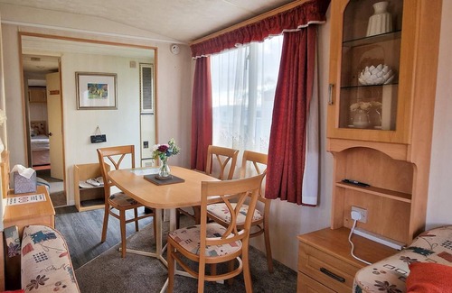 Rampton House | Lovely 4 berth caravan at Manor House Holiday Park ref 86062MH