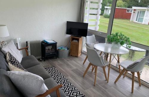 Heacham Ski Chalet | Lovely 4 Berth Chalet At Cedar Springs Park In Heacham, Norfolk Ref 92031Cs