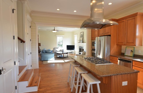 McClellanville House | Lovely 4BR Waterfront Home in Historic District