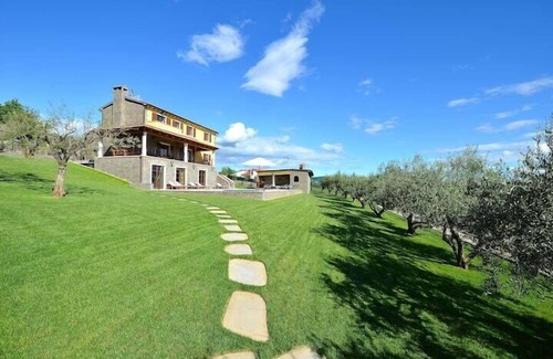 Sculci Villa | Lovely 5-Bed Villa in Buzet