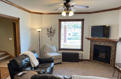 Red Wing House | Lovely 5-bedroom vacation home with fireplace