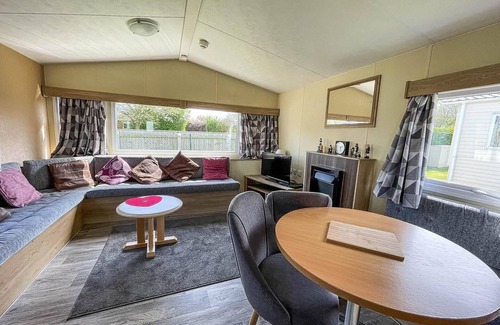 Louth House | Lovely 6 berth caravan at Sunnydale Holiday Park ref 35375S