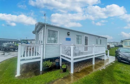 Pakefield Other | Lovely 6 Berth Caravan With Decking Nearby Pakefield Beach Ref 68006Cl