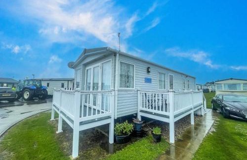 Pakefield Other | Lovely 6 Berth Caravan With Decking Nearby Pakefield Beach Ref 68006Cl