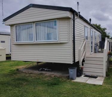 Pakefield Other | Lovely 6 Berth Caravan With Side Decking On Pakefield Holiday Park Ref 68032B