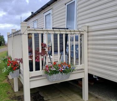 Pakefield Other | Lovely 6 Berth Caravan With Side Decking On Pakefield Holiday Park Ref 68032B