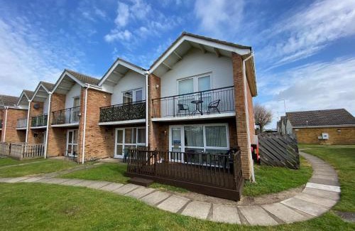Corton Villa | Lovely 6 Berth Villa At Waterside Village Park In Corton Ref 14100W