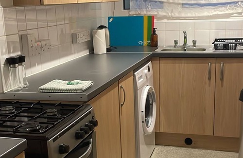West Hill House | Lovely Airy & Spacious Studio 5 minutes from Wimbledon Tennis Courts