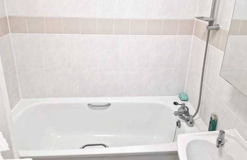 West Hill House | Lovely Airy & Spacious Studio 5 minutes from Wimbledon Tennis Courts